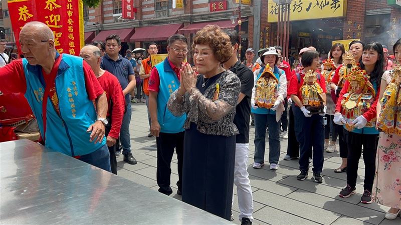 86歲周遊抱媽祖遶境　曝體力爆棚養生之道