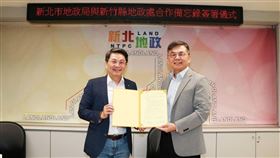 為健全預售屋銷售的管理機制，新北市地政局近 日與新竹縣地政處攜手，簽訂「業務交流合作備忘錄（MOU）」，將先針對預售屋相關資訊的備查進行合作管理，並互相通報未申報的案件，以維護不動產交易安全，圖片新竹縣政府提供