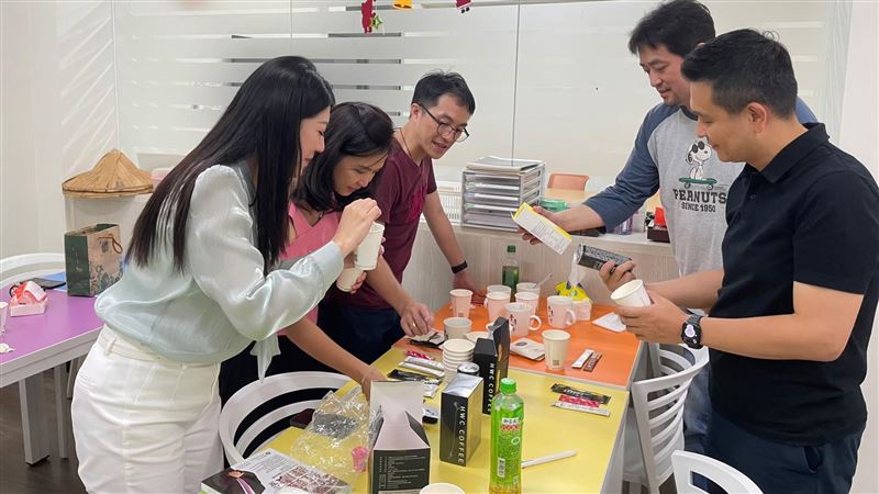 喝了會水！台大生群募平台開賣水潤咖啡