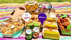 6/18前於bb.q CHICKEN外帶、外送，可獲得bb.q CHICKEN X Yahoo購物中心超可愛Q雞與ㄚ虎的聯名盒。（圖／品牌業者提供）