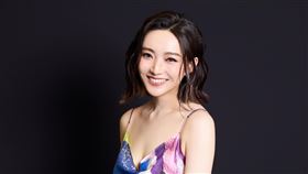 閻奕格金曲摃龜變「遺珠格格」。（圖／華研國際提供）