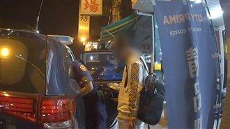 爸媽流浪外婆坐牢　14歲少年餓到上街討食