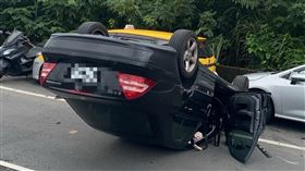 賓士,C200,翻車,新北,深坑,保溫瓶,