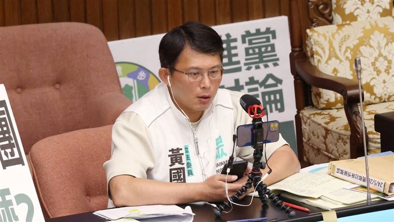 苗博雅酸黃國昌：博士立法草包品質