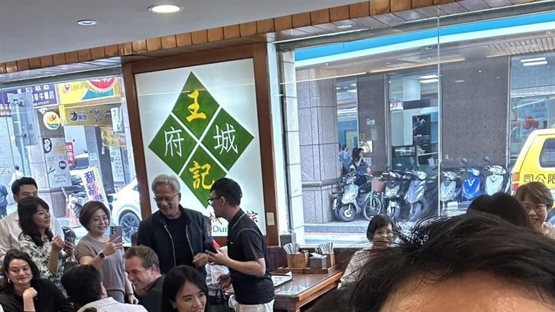 獨／黃仁勳吃南部粽！店家開心曝唯一遺憾
