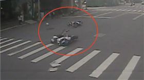 三寶嬤鬼切擊落「初音未來」　台中男慘摔