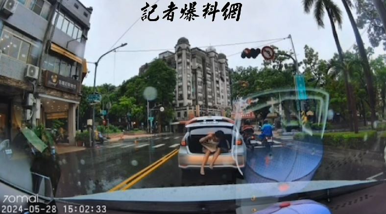 長腿妹跳出後車廂跑進副駕　網推測1劇本