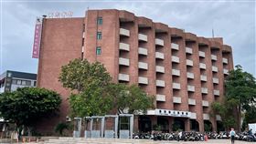 台東公教會館委外經營招標台東縣政府民政處表示，位於南京路上的台東公教會館將委外經營，目前第2次招標，預計6月20日決標，日前已資遣大部分員工，進行盤點和委外經營措施。中央社記者盧太城台東攝  113年5月28日
