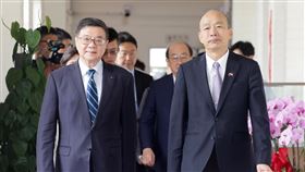 卓榮泰拜會韓國瑜（3）行政院長卓榮泰（前左）29日下午率行政團隊前往立法院拜會各黨團，以及立法院長韓國瑜（前右），隨後舉行閉門會談。中央社記者裴禛攝  113年5月29日