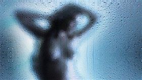 偷窺,洗澡（示意圖／Pixabay）