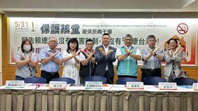 民團喊話總統「健康台灣」拼圖缺一塊，籲全面禁止加味菸。（圖／記者簡浩正攝影）