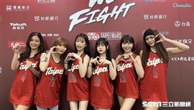 臺北台新戰神啦啦隊Taishin Wonders成軍首年就奪下年度啦啦隊殊榮，（左起）Ally、甜心、柳柳、俐蓁、Mika、蔓妮接受媒體。（圖／記者蔡厚瑄攝影）
