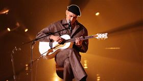 黃宣在《歌手2024》自彈自唱表現亮眼。（圖／翻攝自《湖南衛視歌手》微博）