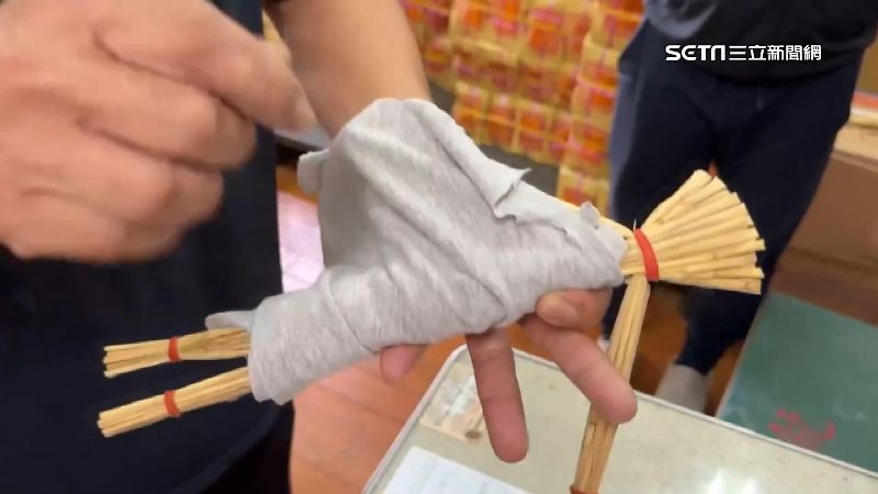 獨／特殊稻草人祈福改運　綁草人有撇步