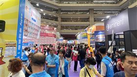 台北國際觀光博覽會今日登場，現場人潮眾多，總統賴清德、台北市旅行公會理事長駱炫宏等人出席。（圖／記者楊晏琳攝影）