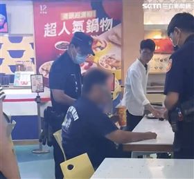 警方偕同百貨公司保全找到特徵符合男子，當場要求他刪除偷拍影片。