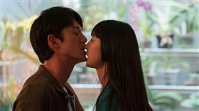 《破浪男女》吳慷仁、劉主平互相挑逗比誰先暈船。（圖／台北双喜電影）