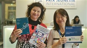 公視製作人郭菀玲(右)受邀出任慕尼黑國際兒少影展國際諮詢委員會委員，左為主席Dr. Maya。（圖／公視提供）