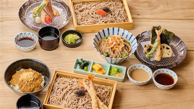 金子半之助推「冷熱兩吃」全新蕎麥麵系列