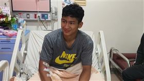 苗栗，林雅各，6度衝火場救人，吸入過多0濃煙一氧化碳中毒，高壓氧治療，出院(圖／翻攝畫面)