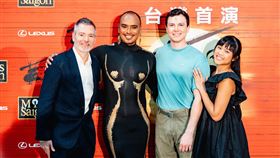 《西貢小姐》製作人托本布魯克曼（左起）、西恩、尼格爾、艾碧嘉爾。（圖／寬宏藝術提供）