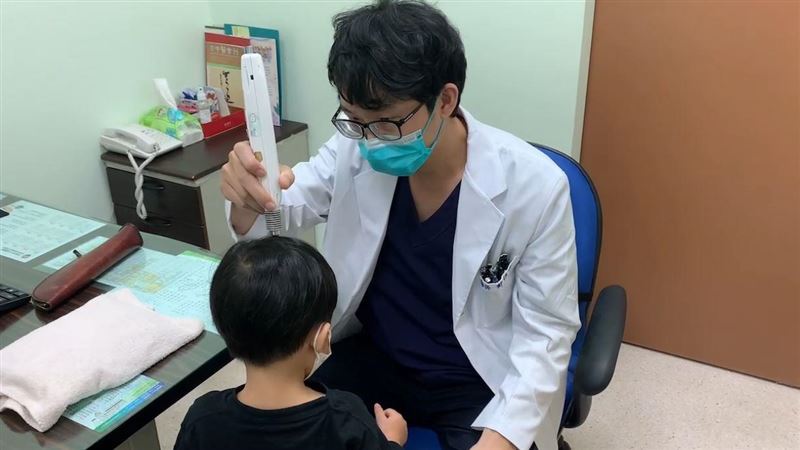 雷射針灸「蓋印章」　自閉男童語言進步快