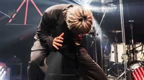 矢野麻也是吉他手，也是百萬YouTuber。（圖／翻攝自日娛微博）