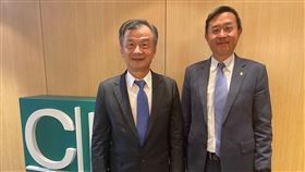 邱太三、李淳在歐洲智庫論壇釋疑歐洲政策研究中心論壇與會者關切台灣國會生態將如何影響兩岸關係，前陸委會主委邱太三（左）強調台灣對外立場一致， 駐歐盟代表李淳（右）認為中國終將與民進黨政府恢復對話。中央社記者田習如布魯塞爾攝 113年5月31日