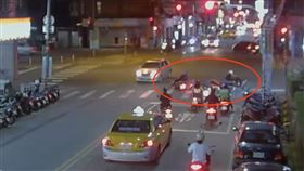 三重車禍。（圖／翻攝畫面）