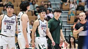 ▲T1季後賽，桃園永豐雲豹後衛蔣淯安受傷退場。（圖／記者劉彥池攝影）