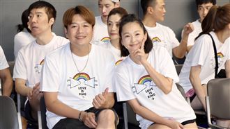 六月爆婚變後首露面　李易曝婚姻現況