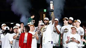 ▲T1總冠軍賽，桃園台啤永豐雲豹封王，「表弟」卡森斯（DeMarcus Cousins）拿下MVP。（圖／記者劉彥池攝影）