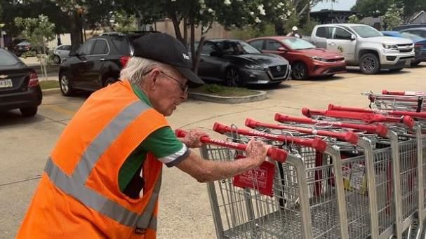 90歲老兵還在打工！眾淚捐715萬送他退休