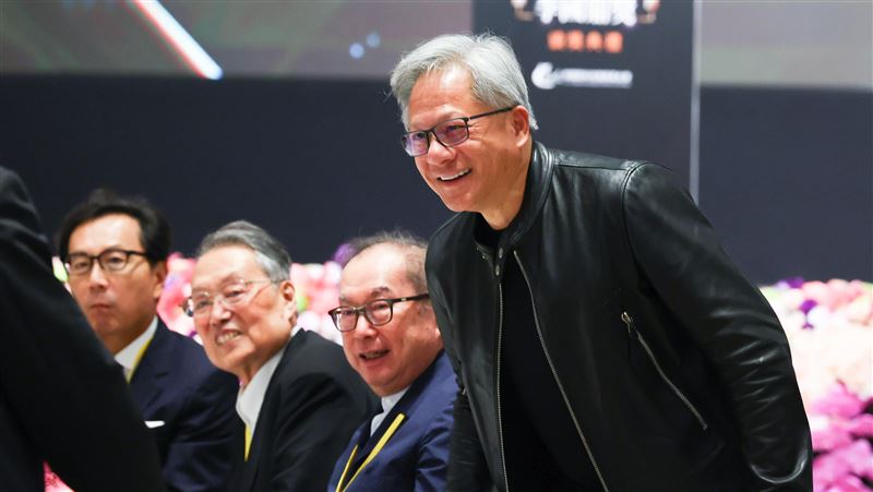 黃仁勳宴客科技大老齊聚　1景象陸網訝異