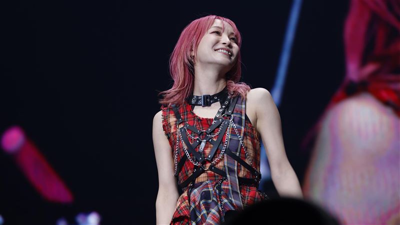 LiSA唱〈天黑黑〉超狂！9000人前哽咽泛淚