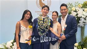 艾力克斯和李詠嫻的兒子Ryder高中畢業。（圖／翻攝艾力克斯臉書）