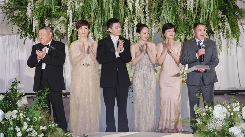 方芳芳兒子上海娶媳閃星光　超多大咖都來