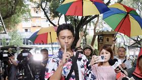 孫安佐現身住家附近公園（圖／記者鄭孟晃攝）