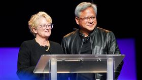 黃仁勳,妻子。（圖／翻攝自「@OregonState」X）