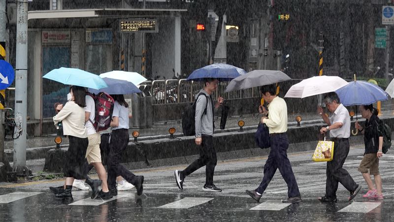 新／雨神狂炸！16縣市豪、大雨特報