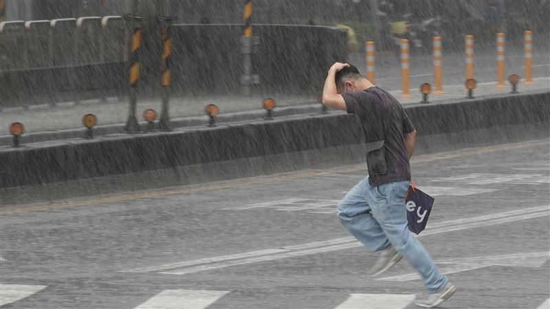 新／19縣市豪、大雨特報 大雷雨狂灌4縣市