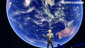 黃仁勳今（2）日演講宣布推出「Earth-2 氣候數位孿生雲端平台」。（圖／記者王翊綺攝影）