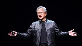 黃仁勳：台灣是輝達非常珍貴的夥伴集中地輝達（NVIDIA）執行長黃仁勳（圖）2日晚間在台大體育館以「開啟產業革命的全新時代」為主題演講，他說很高興來到台灣，台灣是輝達非常珍貴的夥伴集中地，輝達一切都從這裡開始。中央社記者鄭清元攝  113年6月2日