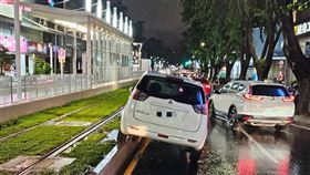 車禍,高雄輕軌,高雄,自小客