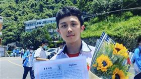 孫安佐高中畢業。（圖／翻攝自IG）