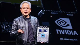 黃仁勳演講  秀Blackwell平台技術輝達（NVIDIA）執行長黃仁勳2日晚間在台大發表主題演講，概述AI生態系統的下一步發展，會中展示NVIDIA Blackwell平台技術。中央社記者鄭清元攝  113年6月2日