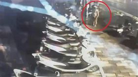 郭姓保全不滿違停被開單，竟縱火燒派出所，宜蘭地檢署聲請羈押獲准。（圖／翻攝畫面）