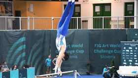 唐嘉鴻挑戰6.8難度動作完美落地台灣男子體操好手唐嘉鴻2日在柯柏舉行的體操世界盃挑戰賽再度嘗試6.8分的難度動作，這次完美呈現、順利落地，已經為巴黎奧運做好準備。（翁士航提供）中央社記者黎建忠傳真  113年6月3日