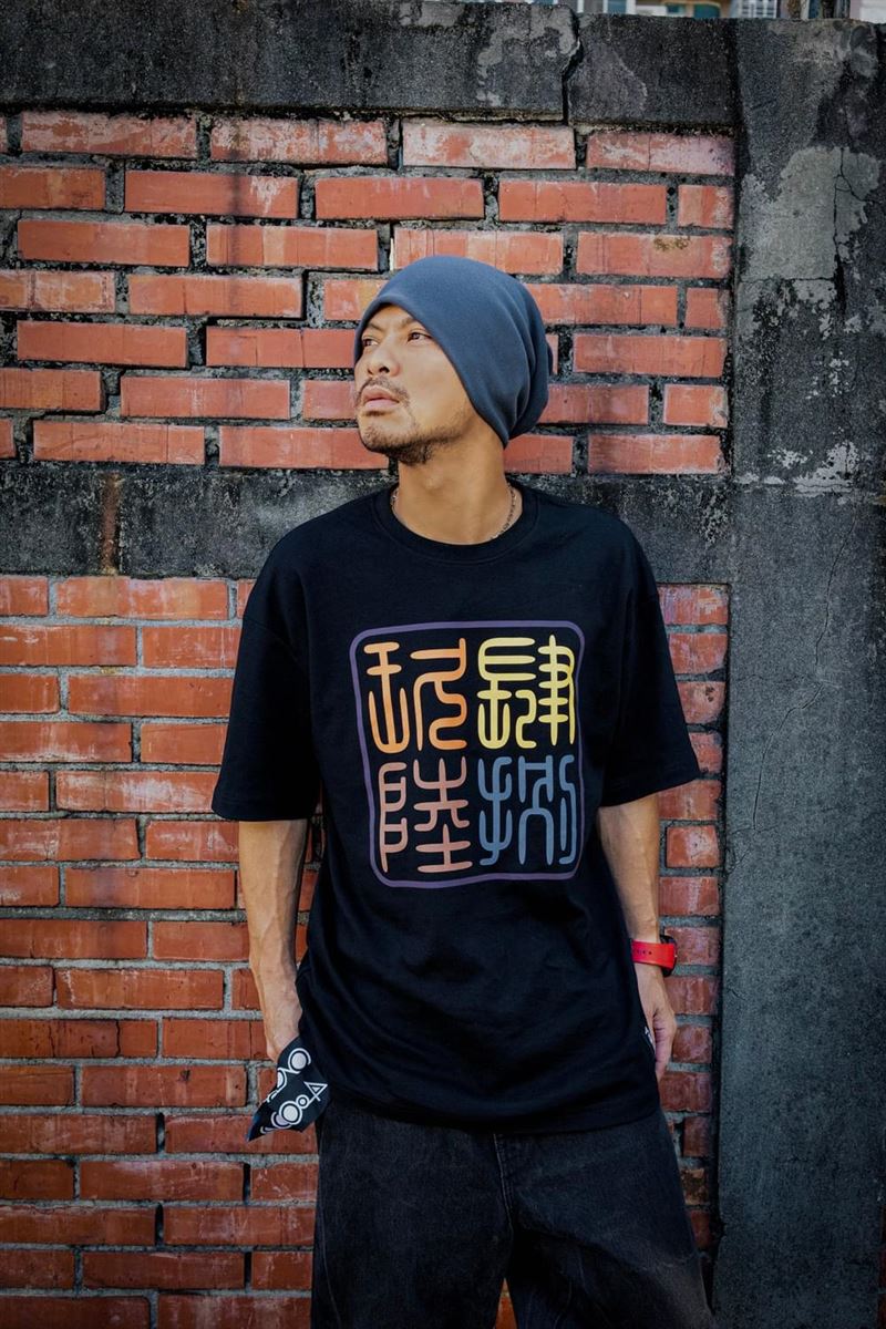 黃明志陷入失業窘境。（圖／亞洲通文創提供）