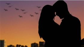 人夫外遇，正宮怒小三求償200萬元。（示意圖／Pexels）